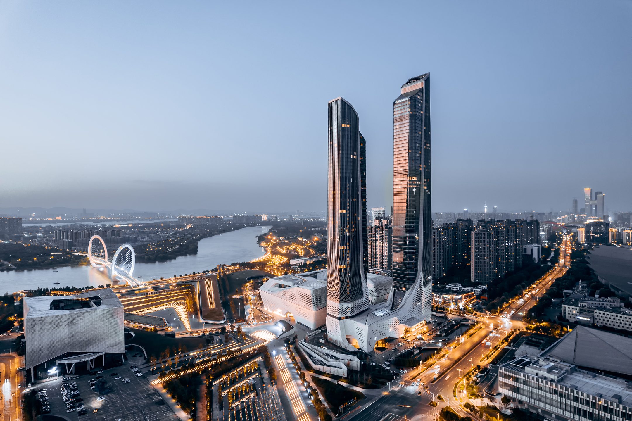 杭州城市夜景，livone.ai杭州办公室所在地